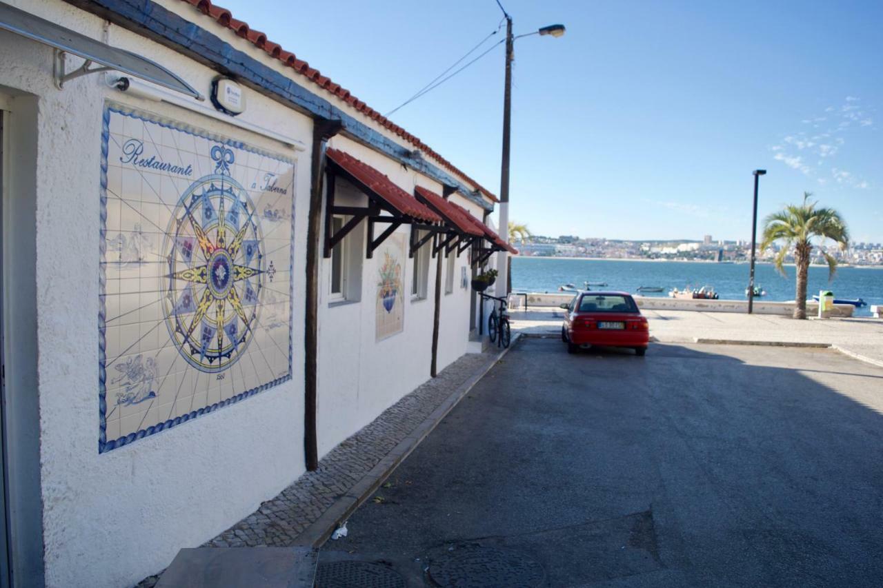 Willa Fisherman'S House - A Boat Ride From Lisbon Trafaria Zewnętrze zdjęcie