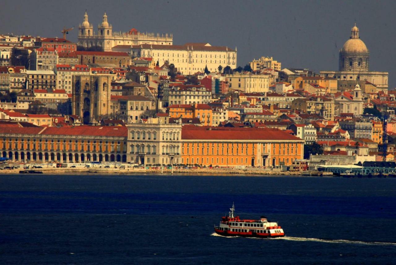 Willa Fisherman'S House - A Boat Ride From Lisbon Trafaria Zewnętrze zdjęcie