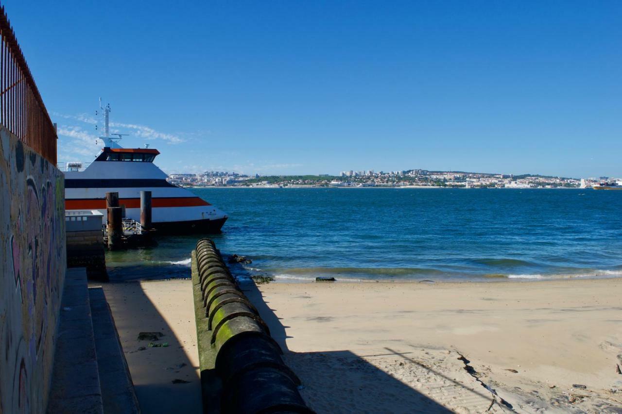 Willa Fisherman'S House - A Boat Ride From Lisbon Trafaria Zewnętrze zdjęcie